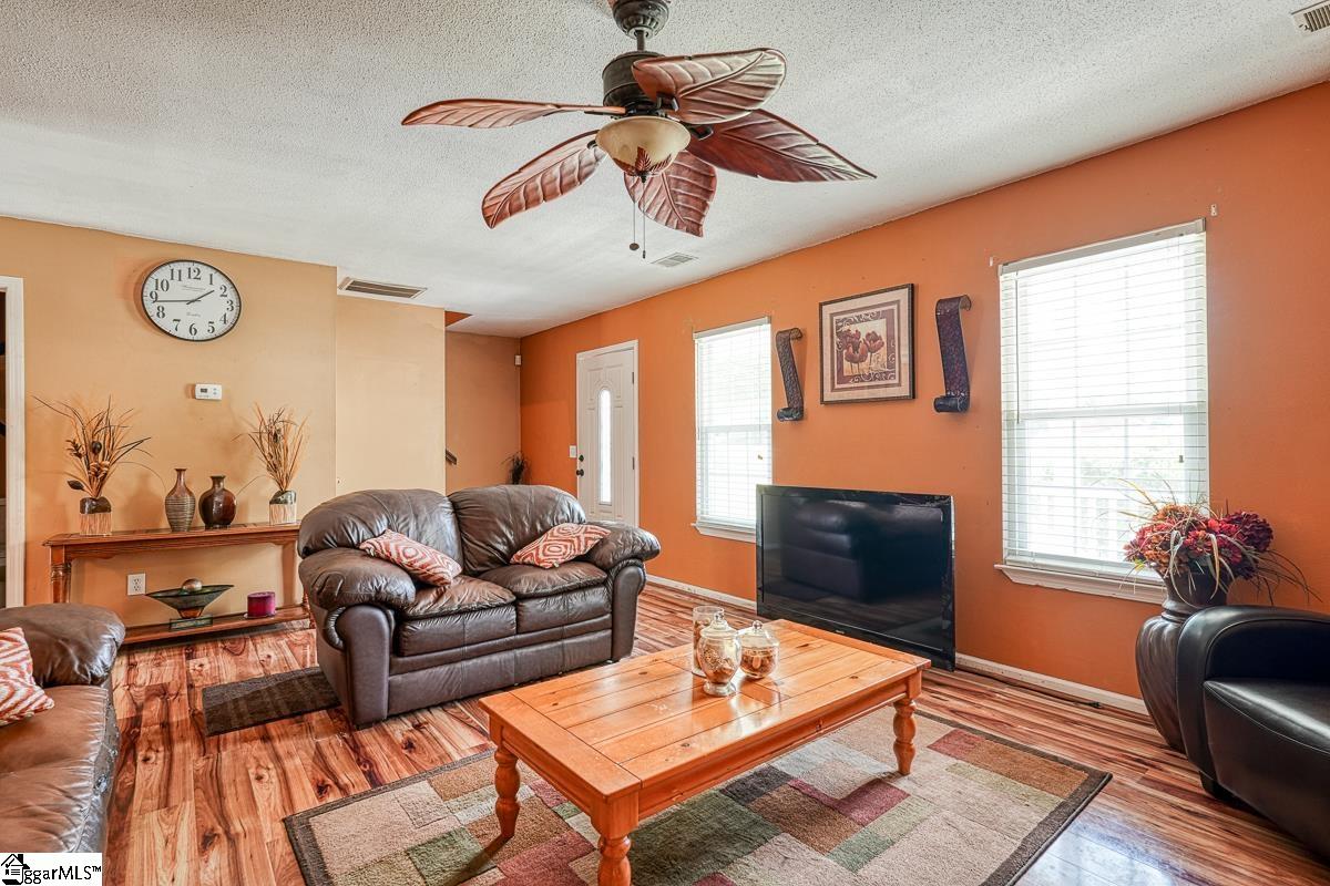 508 Country Garden Drive Fountain Inn, SC 29644 - Photo 4 of 30
