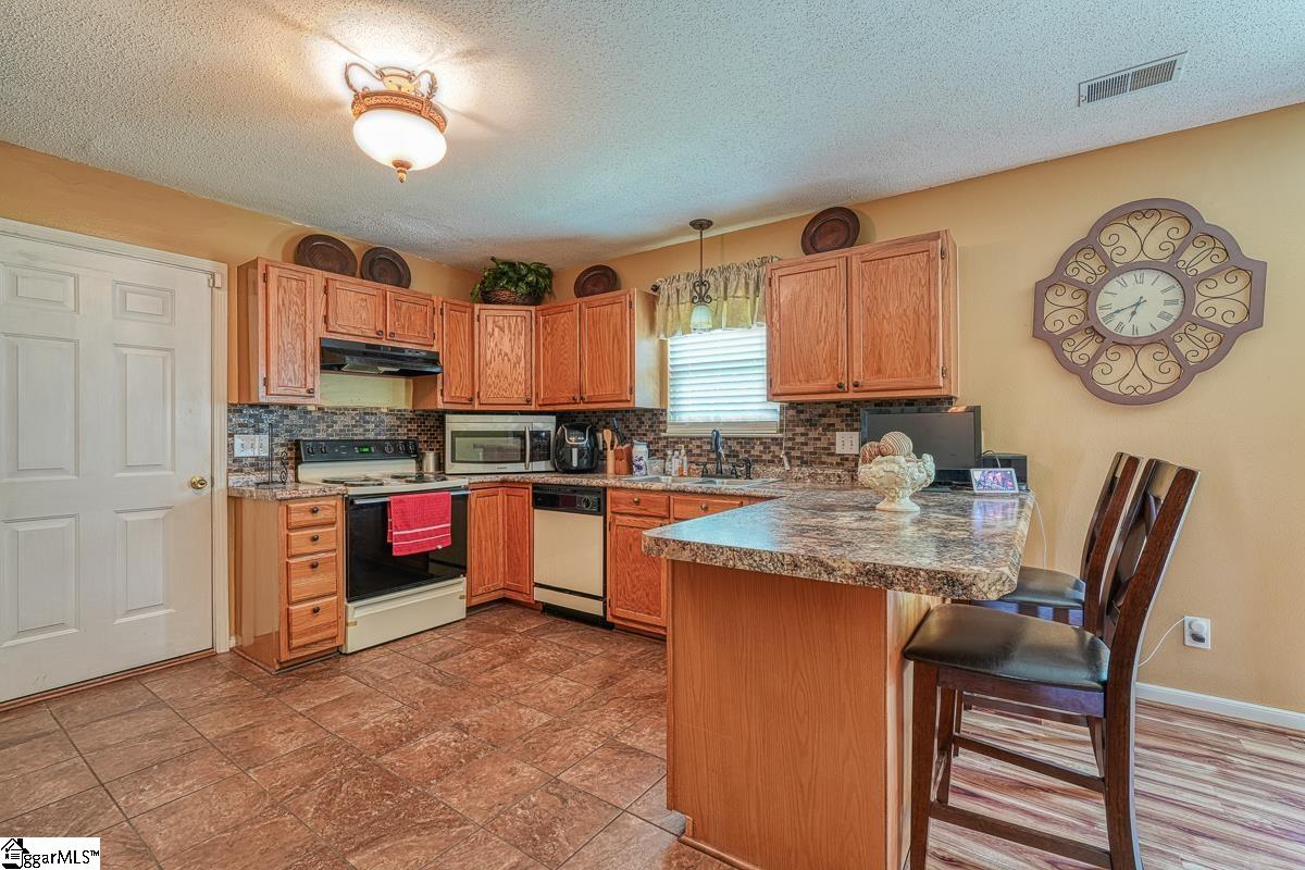 508 Country Garden Drive Fountain Inn, SC 29644 - Photo 8 of 30