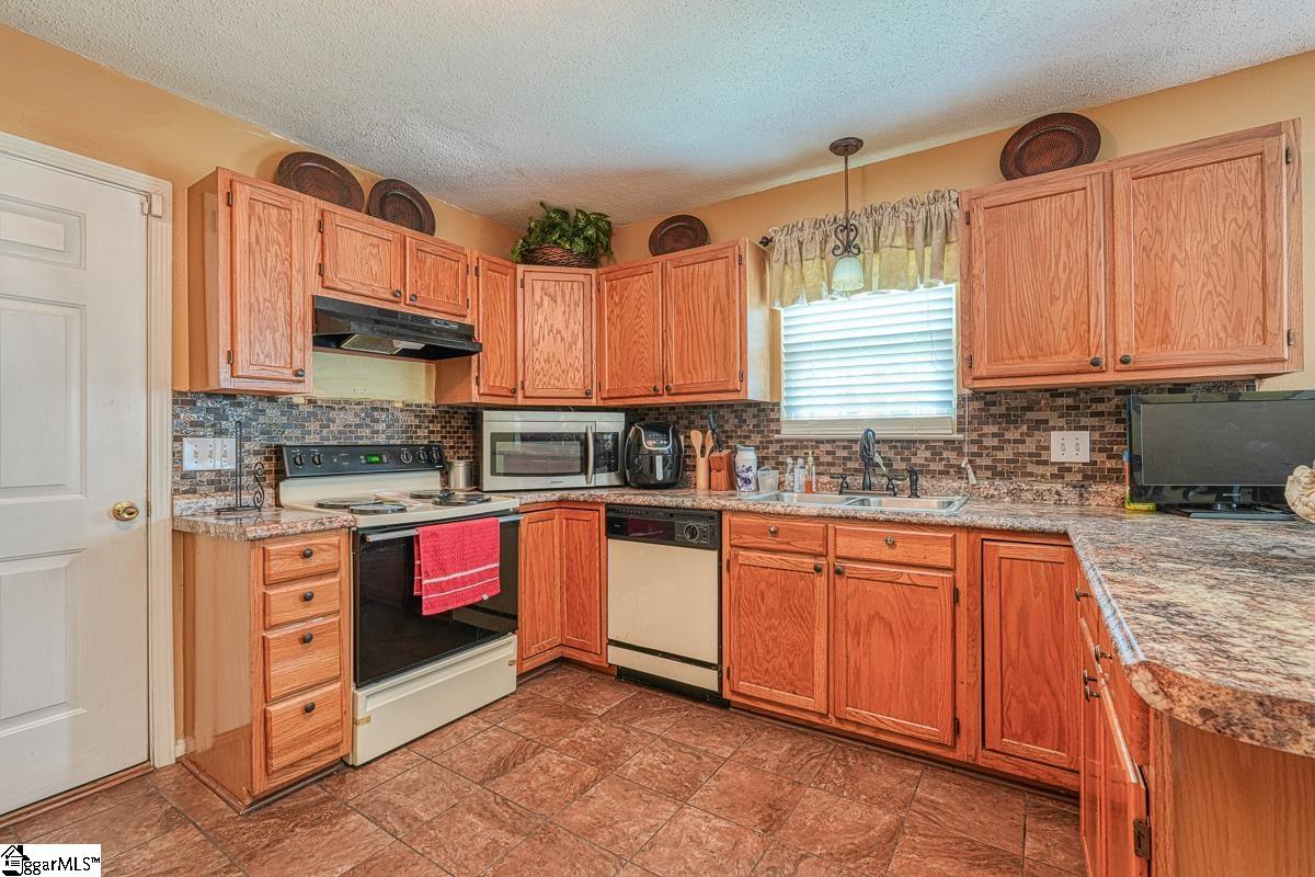508 Country Garden Drive Fountain Inn, SC 29644 - Photo 9 of 30