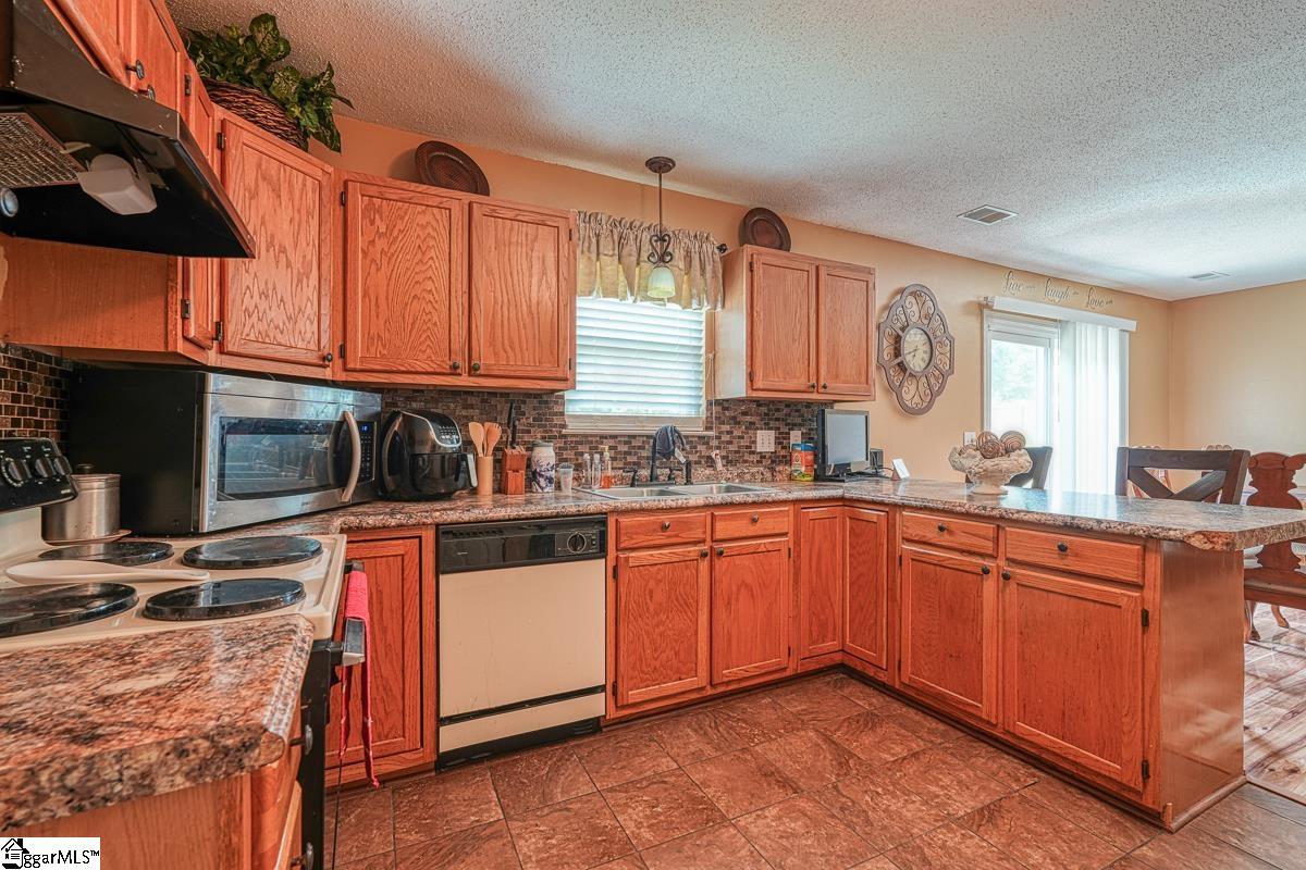 508 Country Garden Drive Fountain Inn, SC 29644 - Photo 10 of 30