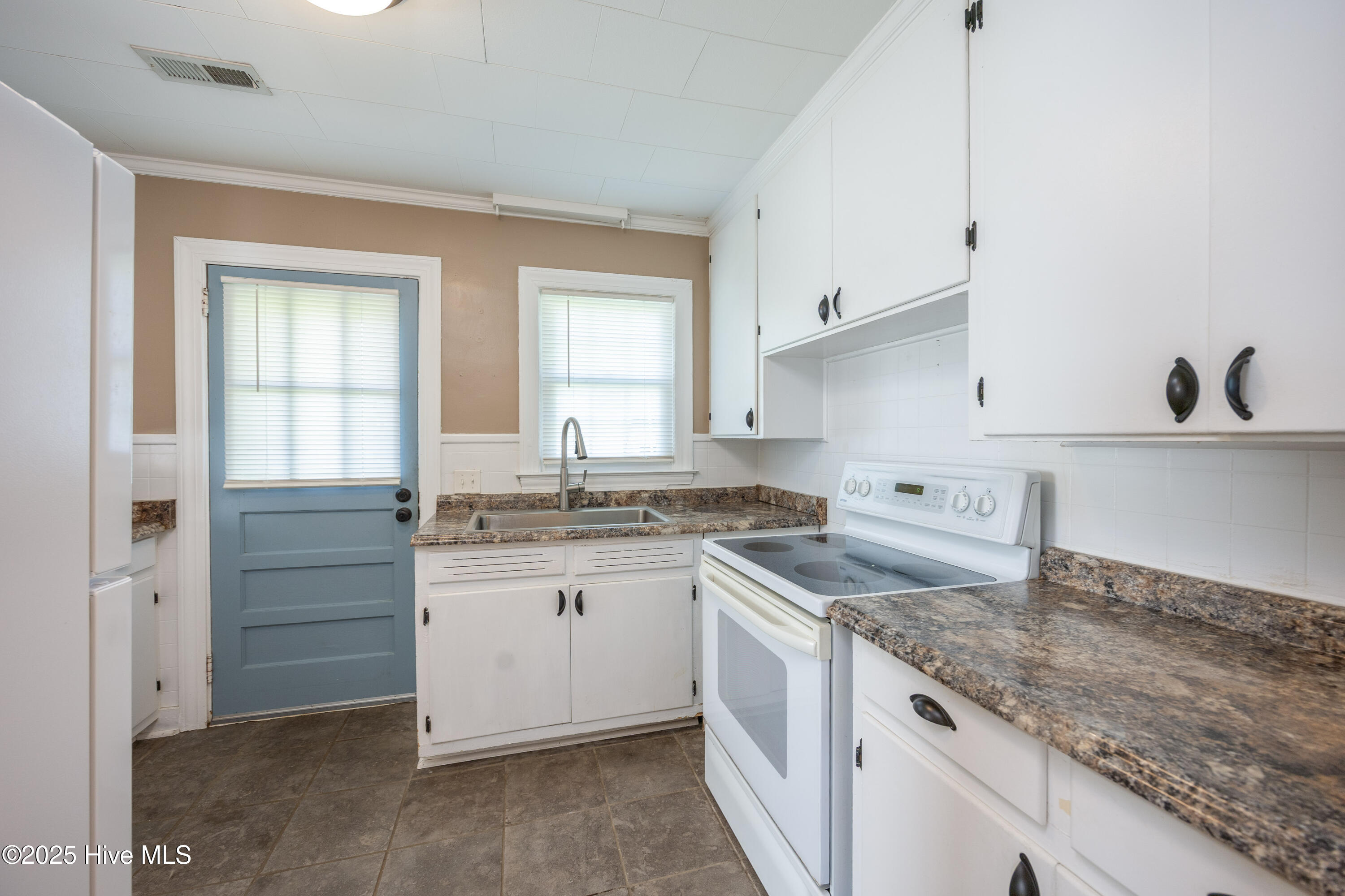 105 Davis Street Clinton, NC 28328 - Photo 17 of 31 105 Davis St11