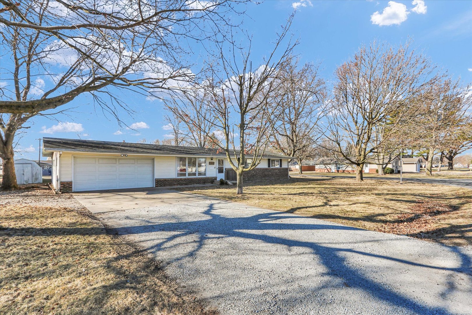 209 West Strong Street Tolono, IL 61880 - Photo 2 of 33