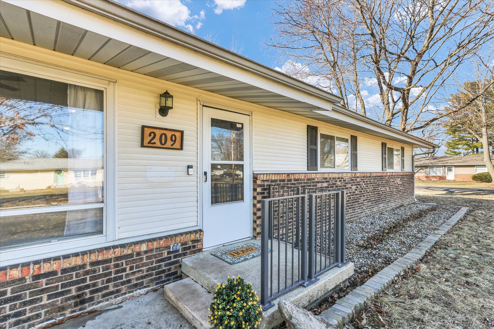 209 West Strong Street Tolono, IL 61880 - Photo 4 of 33