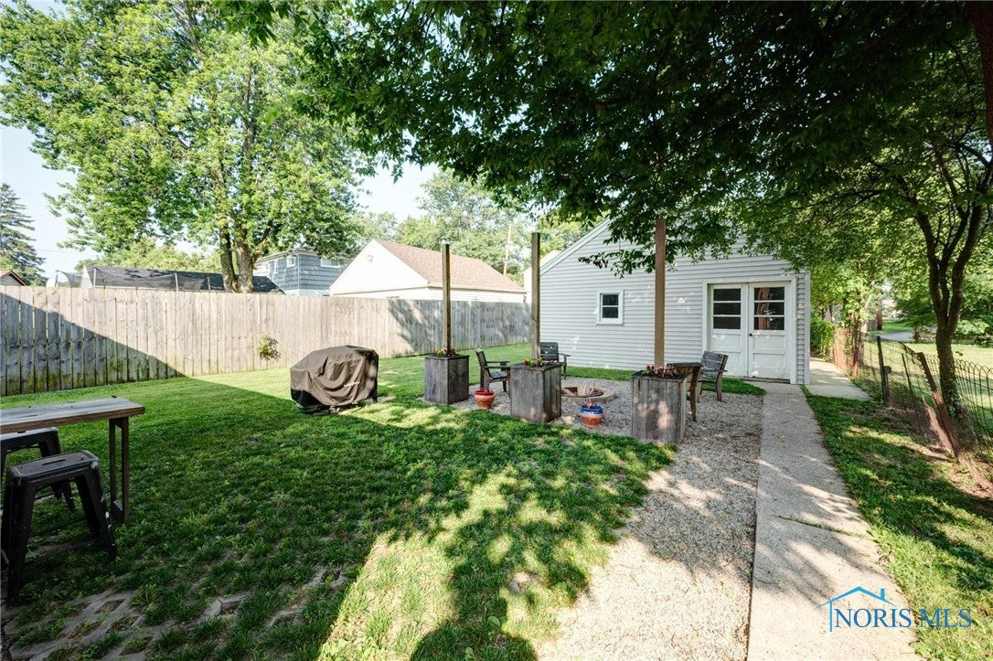 815 River Road Maumee, OH 43537 - Photo 18 of 27 back yard