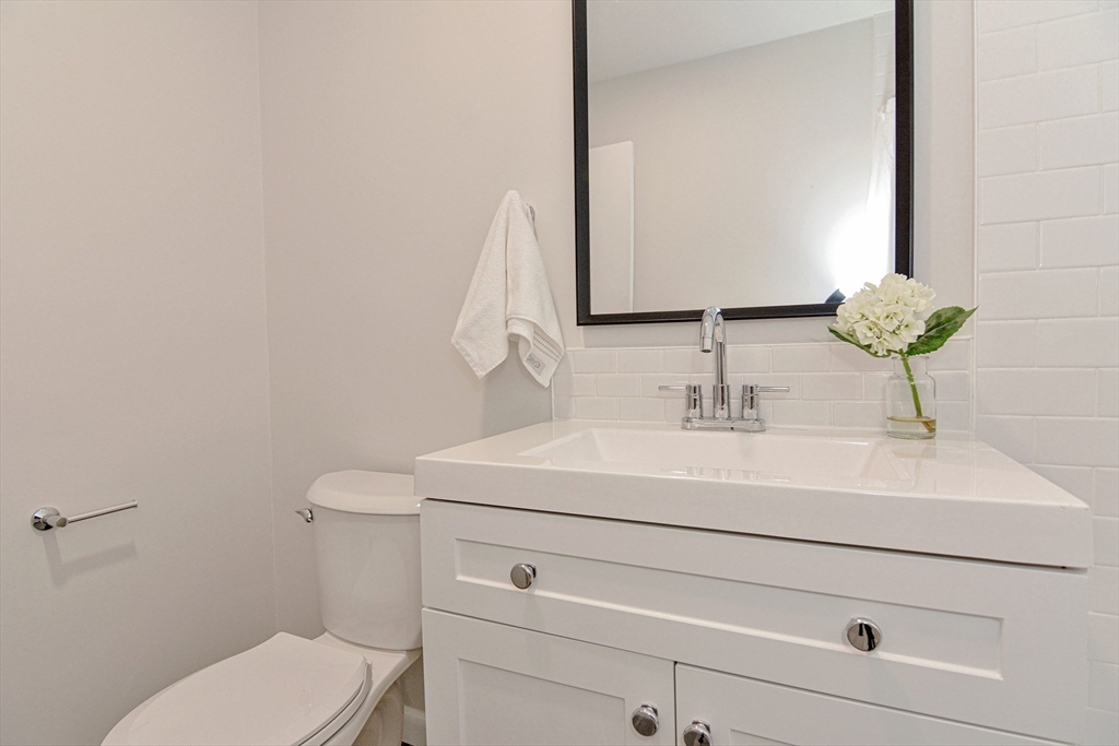 56 Jacqueline Road, Unit 10 Waltham, MA 02452 - Photo 13 of 30
