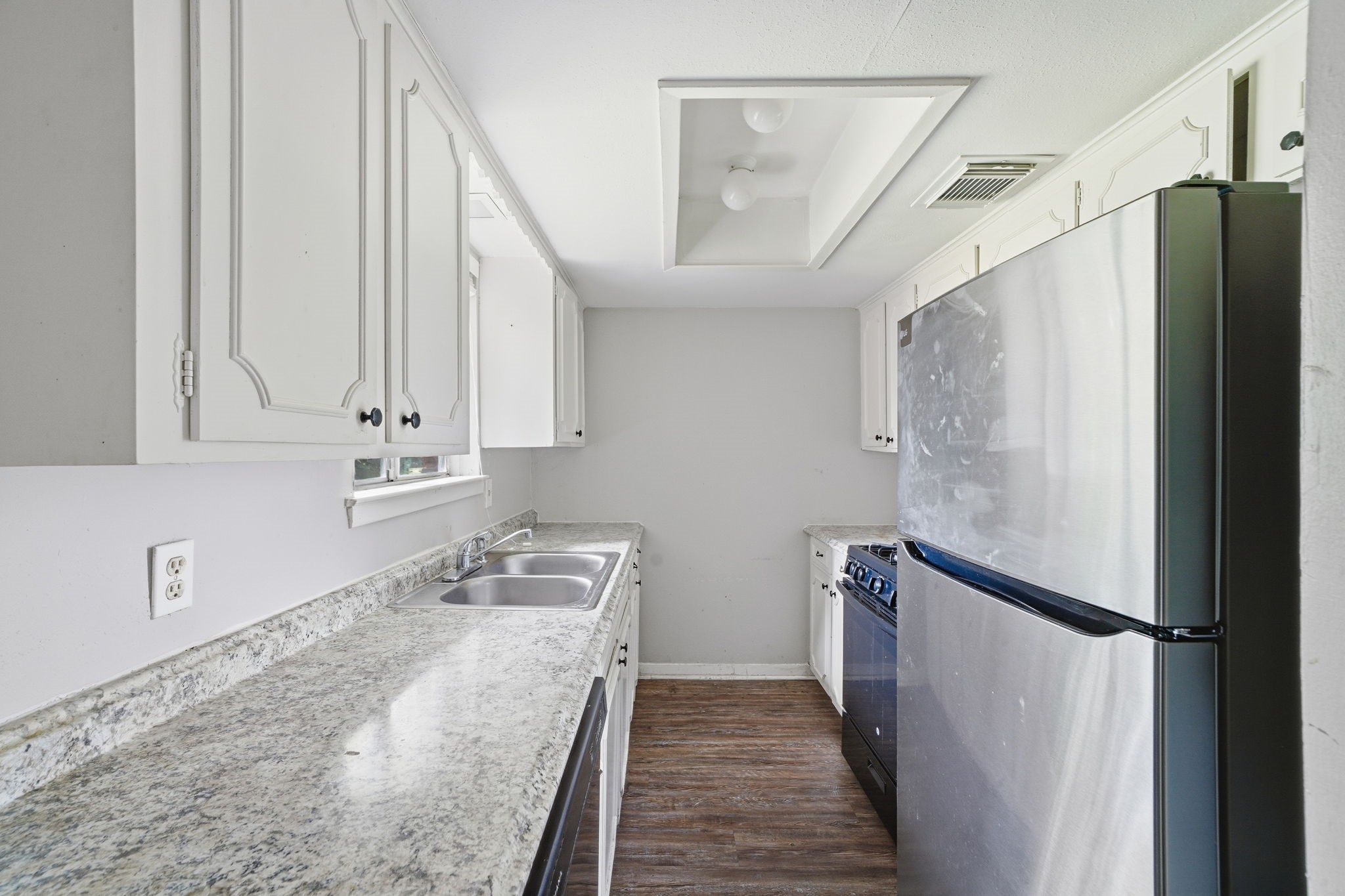 6410 Hopper Road Houston, TX 77016 - Photo 14 of 28 a bathroom with a sink and mirror