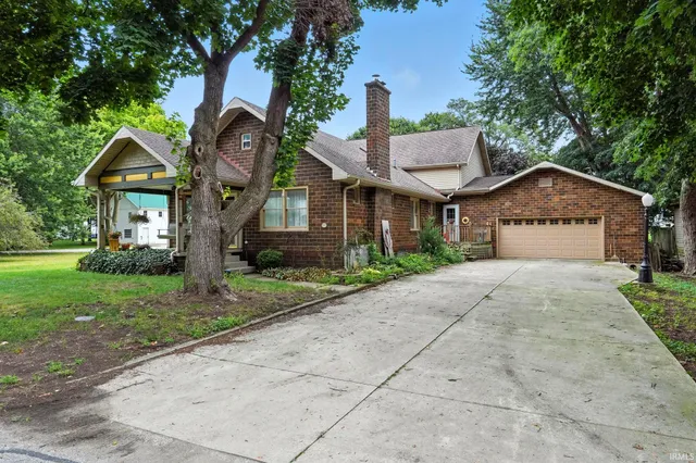 $290,000 | 201 South River Road, North Manchester, IN 46962