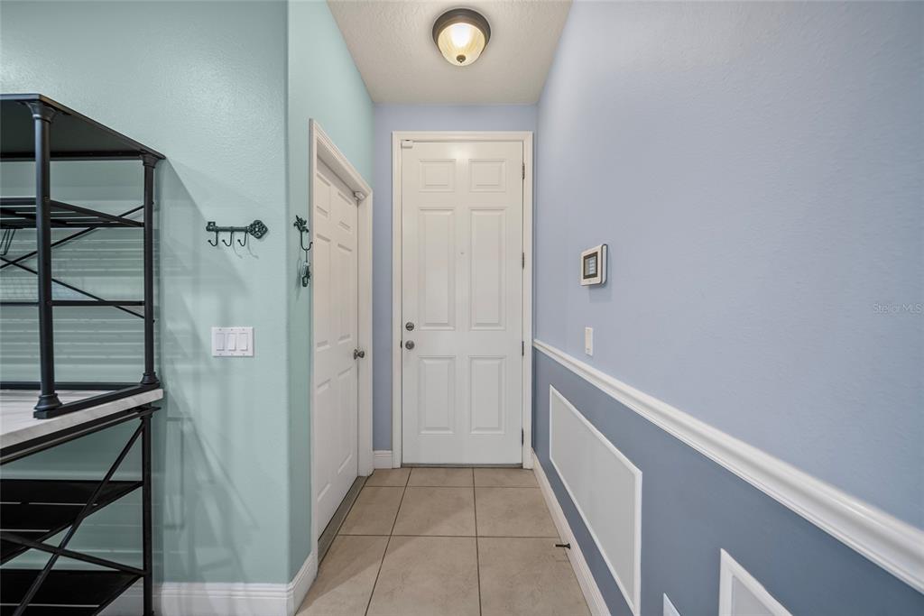 558 Harbor Ridge Drive Palm Harbor, FL 34683 - Photo 4 of 27 a view of a hallway