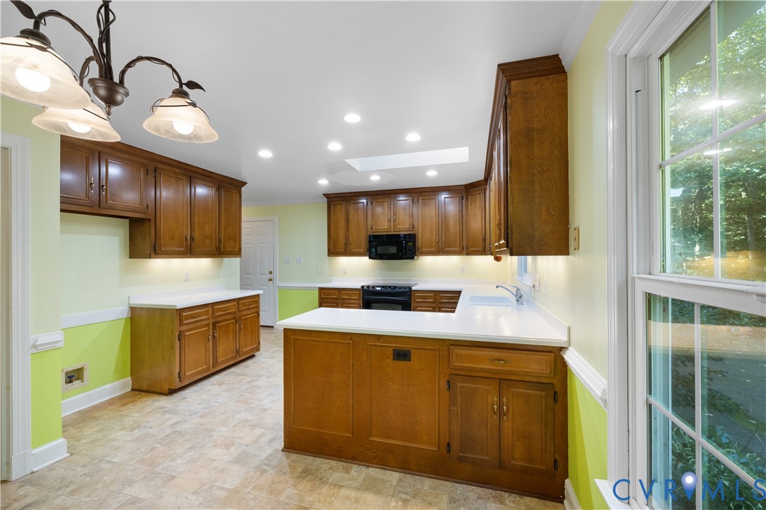 8939 Cardiff Road North Chesterfield, VA 23236 - Photo 12 of 45 Kitchen featuring a peninsula, recessed lighting,