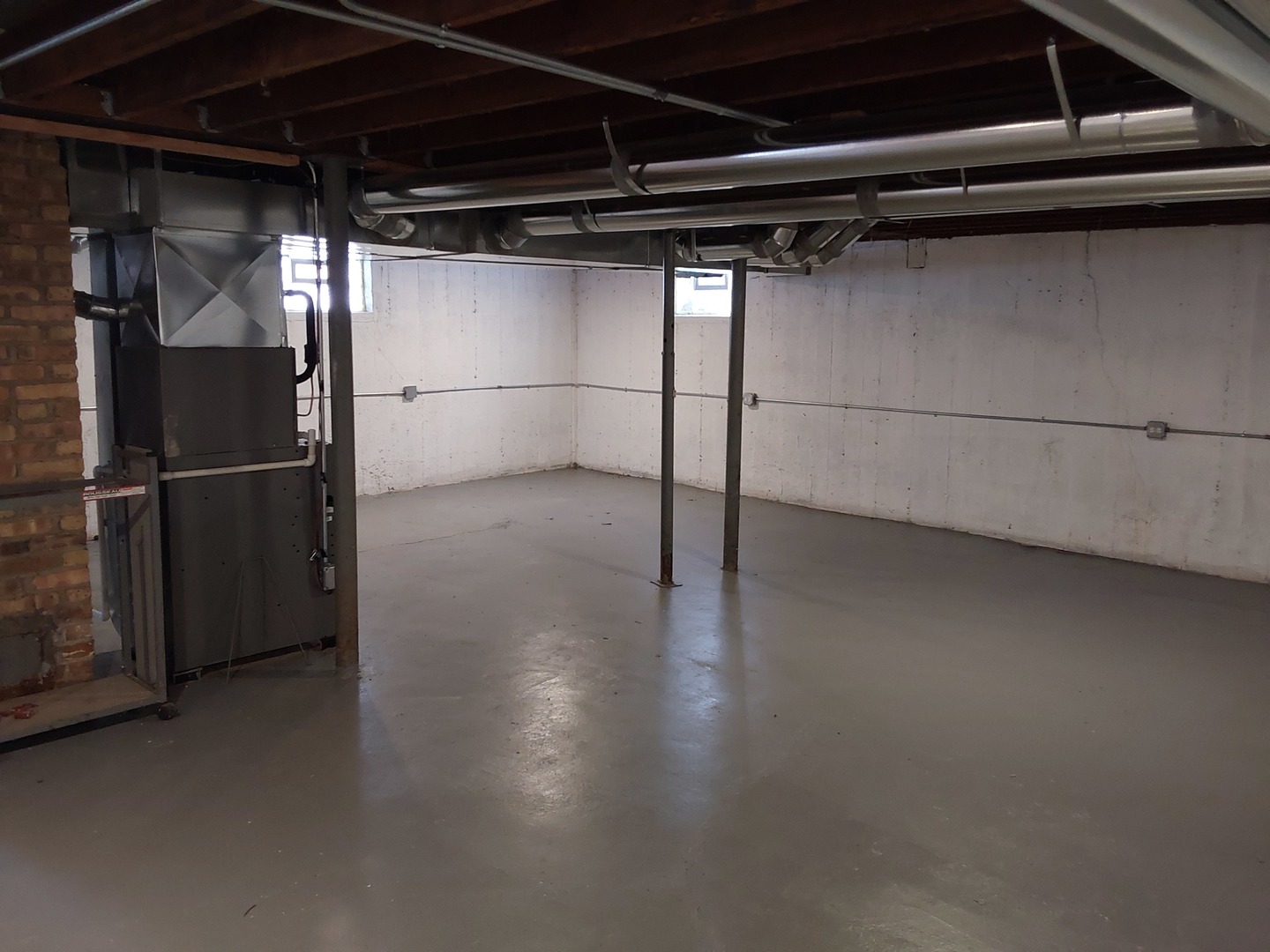 722 East Indiana Street Wheaton, IL 60187 - Photo 16 of 16 a view of a room with wooden floor