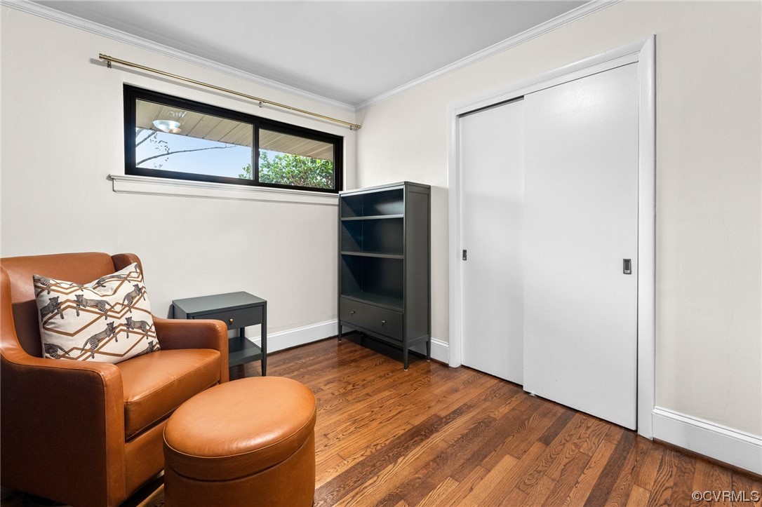 1221 Woodcroft Road Richmond, VA 23235 - Photo 19 of 42 a living room with furniture and a window