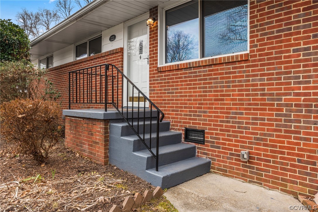 1221 Woodcroft Road Richmond, VA 23235 - Photo 5 of 42 a view of entryway