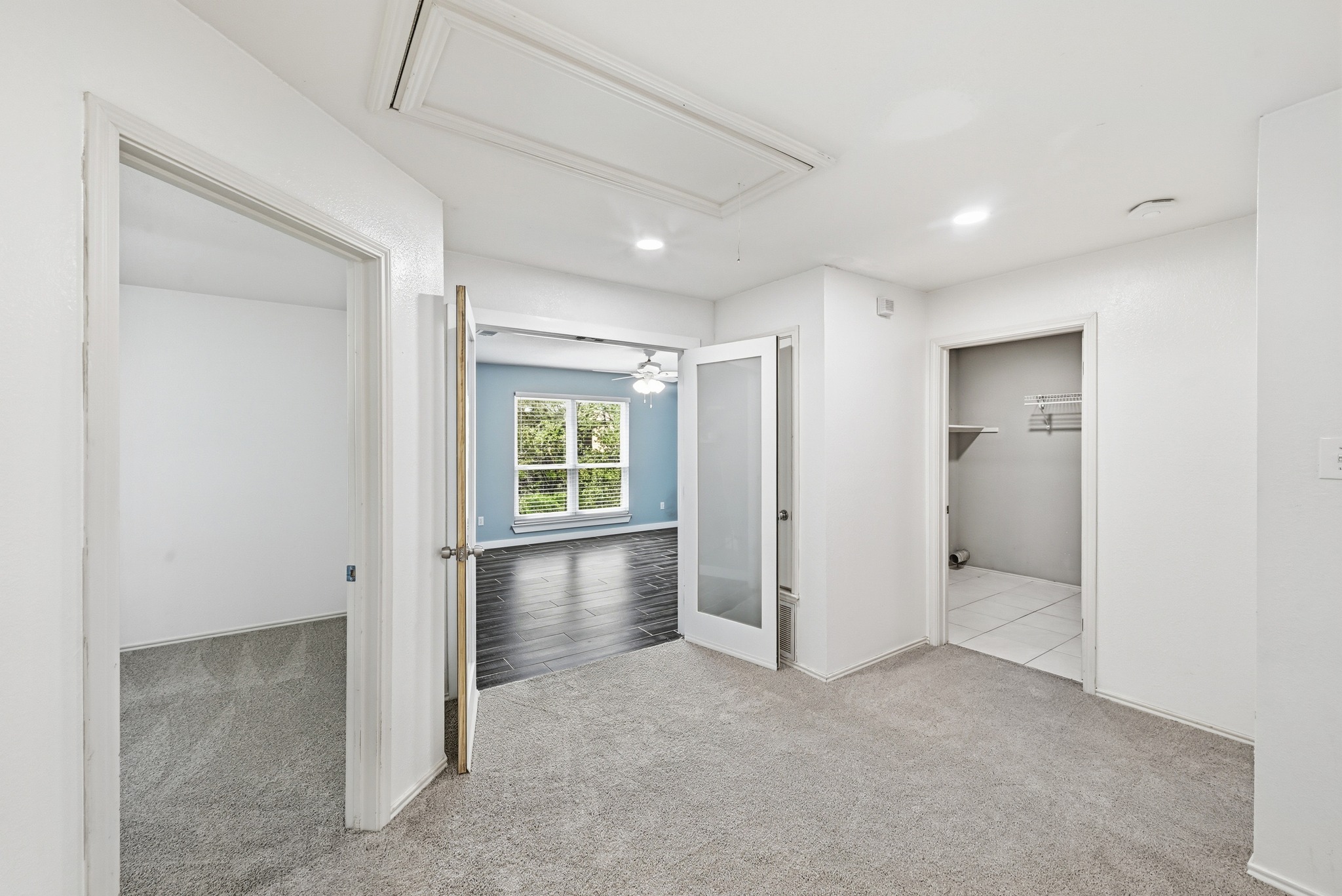 5812 Kayview Drive Austin, TX 78749 - Photo 20 of 31 an empty room with windows and closet