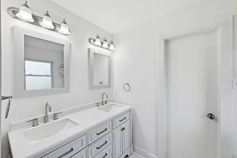 $599,995 | 5812 Kayview Drive, Austin, TX 78749