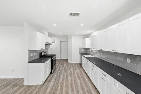 $599,995 | 5812 Kayview Drive, Austin, TX 78749