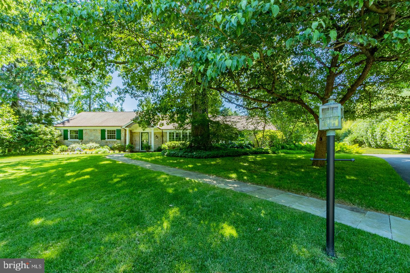 942 Ethan Allen Road Berwyn, PA 19312 - Photo 2 of 43 Gallery Image 2