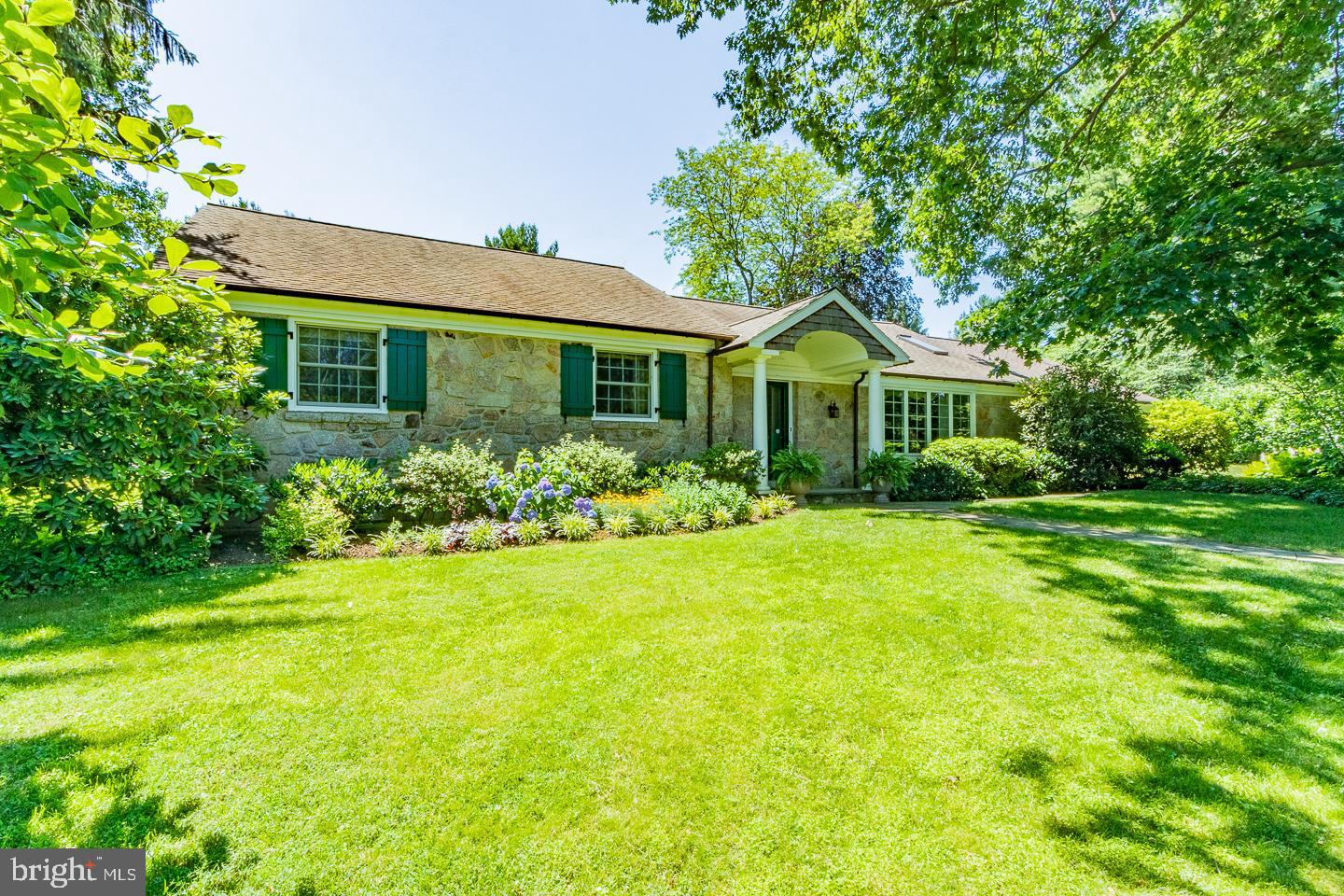 942 Ethan Allen Road Berwyn, PA 19312 - Photo 3 of 43 Gallery Image 3