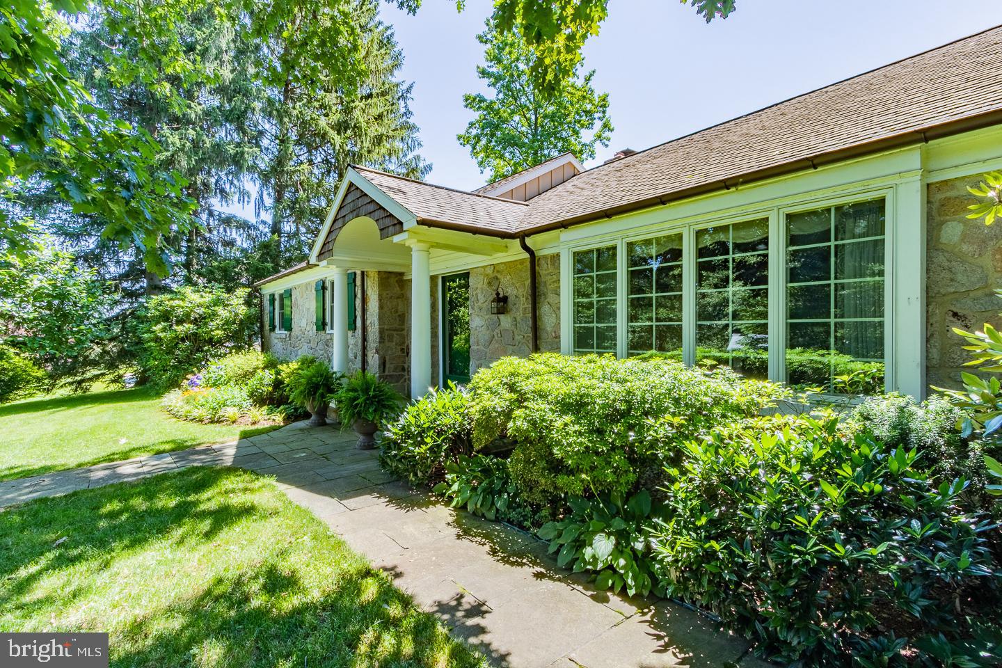 942 Ethan Allen Road Berwyn, PA 19312 - Photo 4 of 43 Gallery Image 4