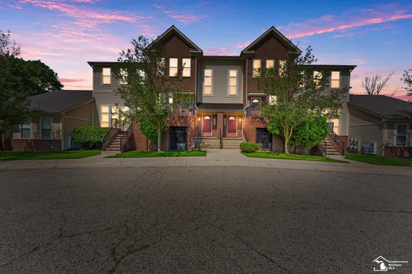 $229,000 | 1346 Hillcrest Drive, Waterford, MI 48327