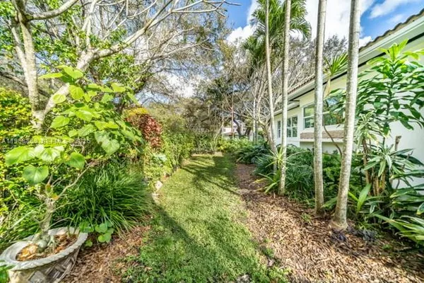 a view of a yard front of house