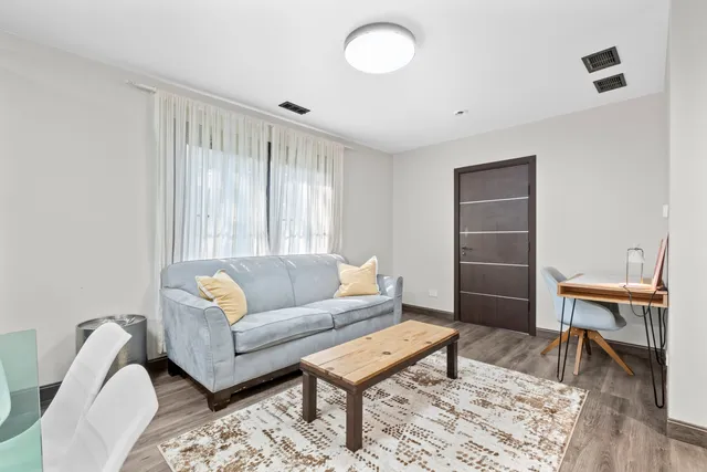 $2,700 | 2307 Lake Street, Unit 2, Evanston, IL 60201