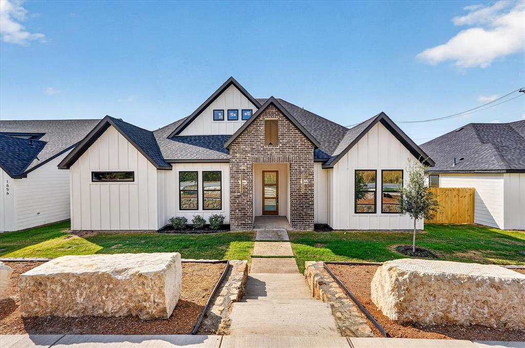 1660 West Wintergreen Road Lancaster, TX 75134 - Photo 1 of 33 Gallery Image 1