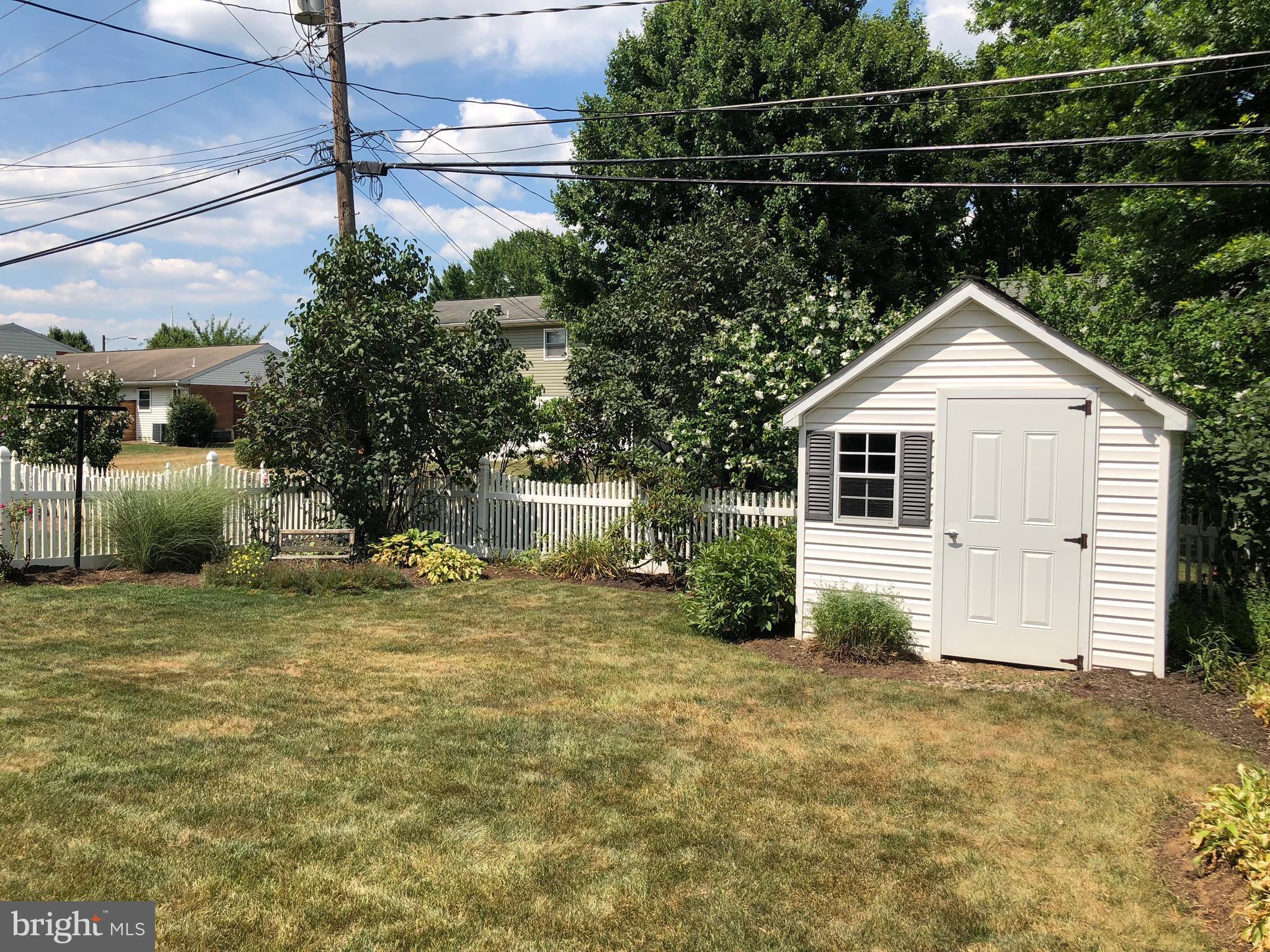 511 Spring Avenue Lititz, PA 17543 - Photo 28 of 29 Nice landscaping too!