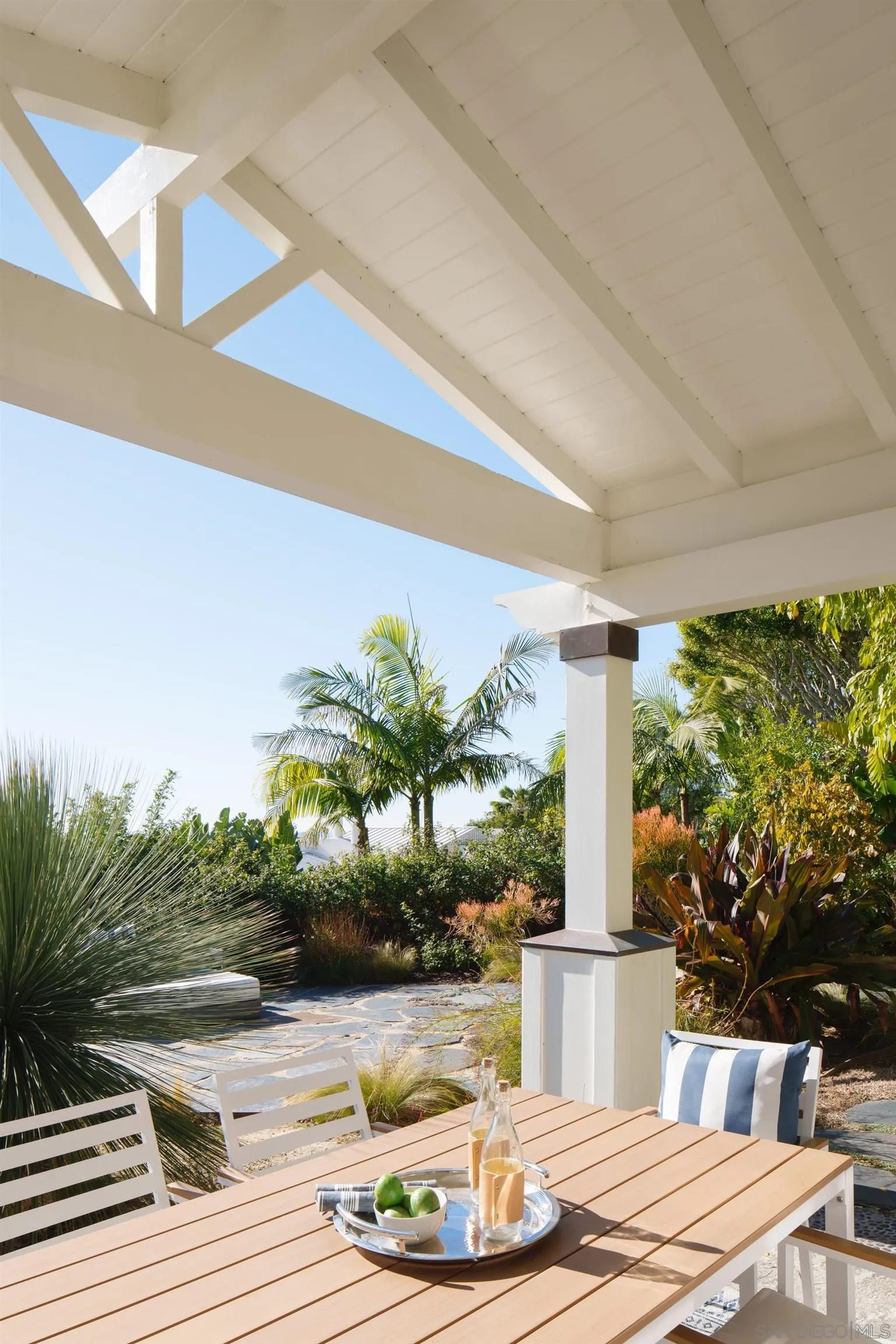935 Havenhurst Drive La Jolla, CA 92037 - Photo 10 of 21 a outdoor living space with furniture and a potted plant
