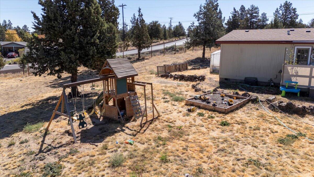 13770 Southwest Cinder Cone Loop Terrebonne, OR 97760 - Photo 28 of 41