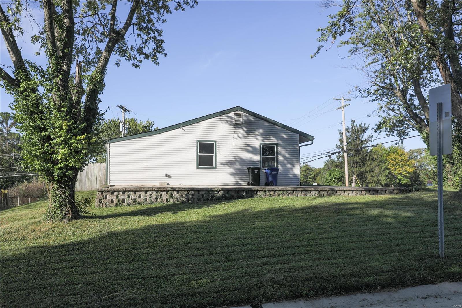 2212 Valley Park Road Fenton, MO 63026 - Photo 4 of 31 Gallery Image 4