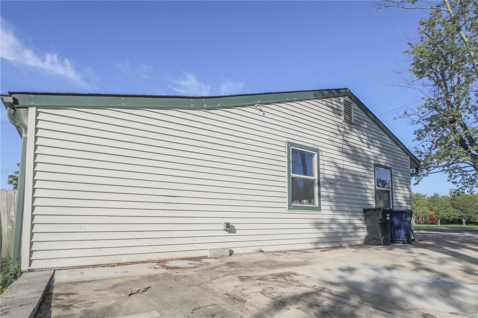 2212 Valley Park Road Fenton, MO 63026 - Photo 5 of 31 Gallery Image 5