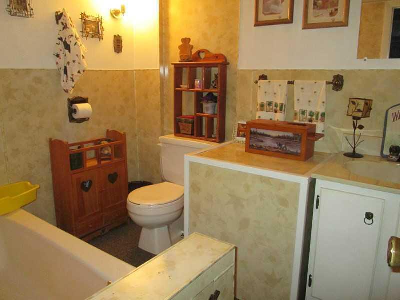 382 Congress Street Millinocket, ME 04462 - Photo 19 of 32 Bathroom.