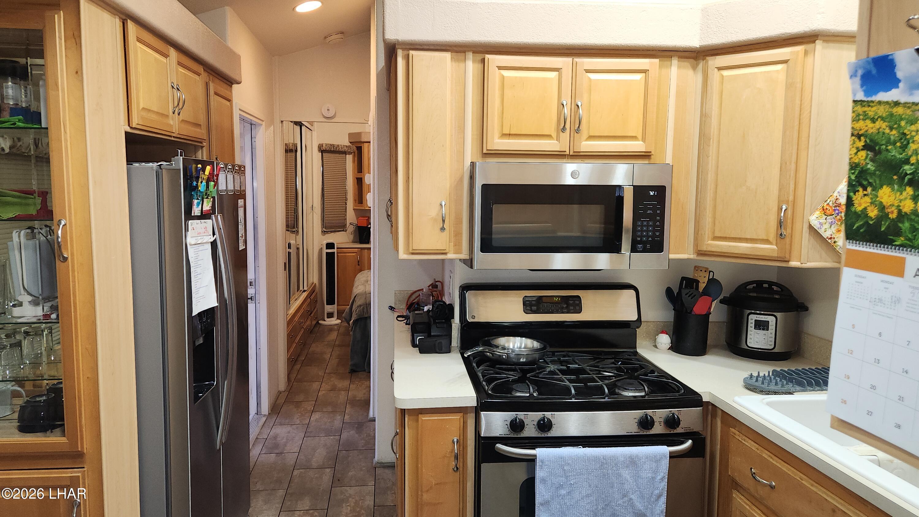 41 North Sagebrush Road Quartzsite, AZ 85346 - Photo 15 of 33 a kitchen with stainless steel appliances granite countertop a stove a sink and a refrigerator