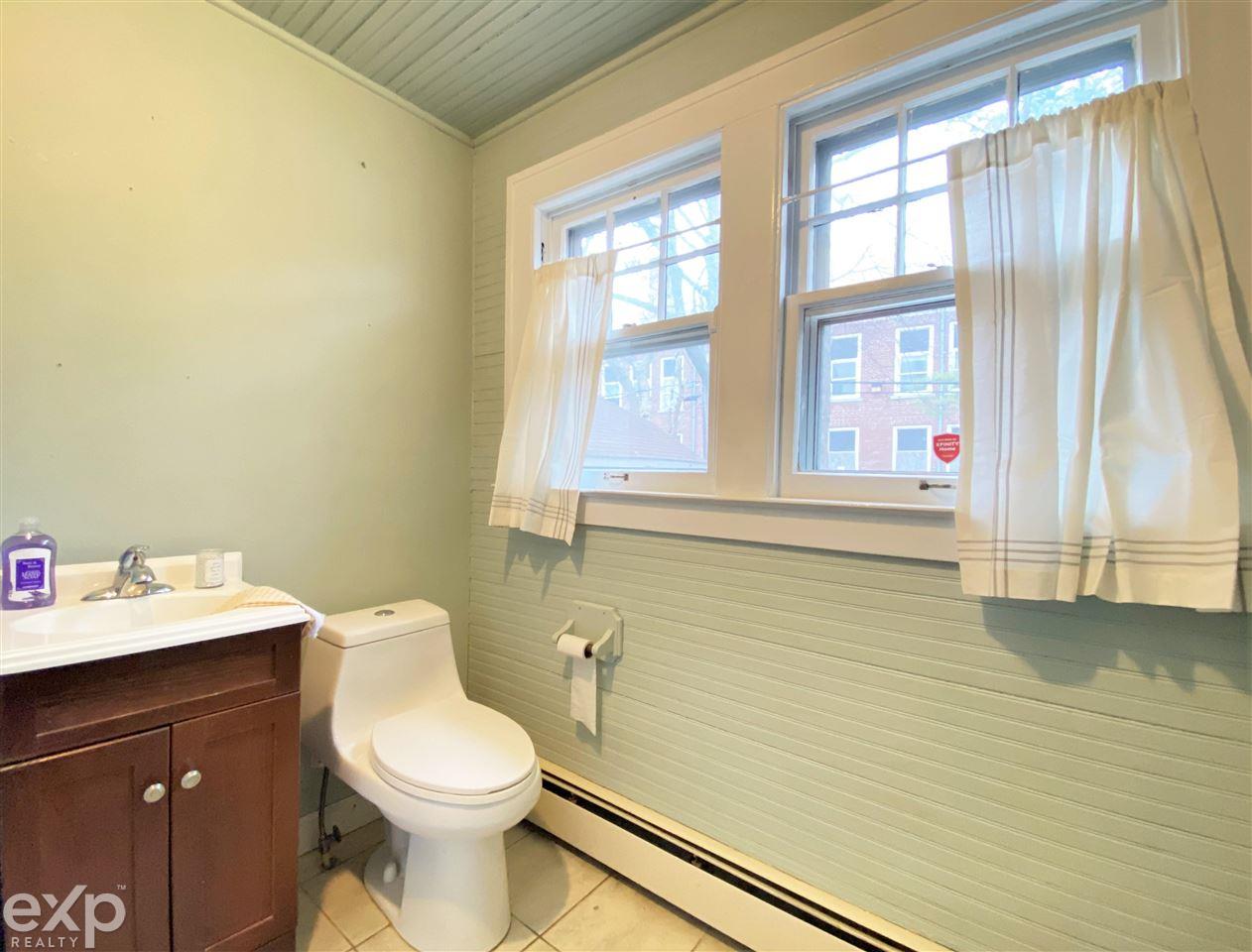 106 Chippewa Road Pontiac, MI 48341 - Photo 15 of 27 50070040-14.JPG