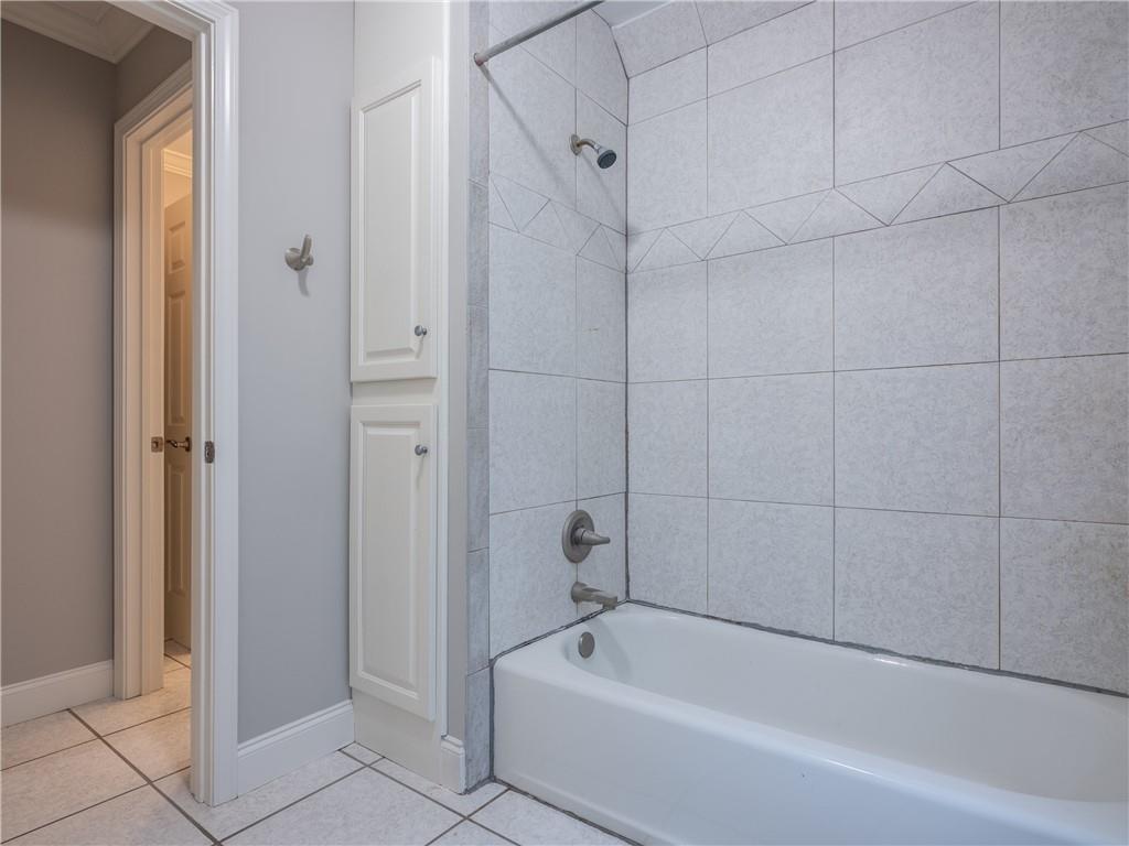 122 Caverns Way Northeast Calhoun, GA 30701 - Photo 51 of 56 a bathroom with a bathtub