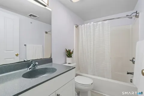 $299,000 | 3250 Fairfield Avenue, Unit 302, Bridgeport, CT 06605