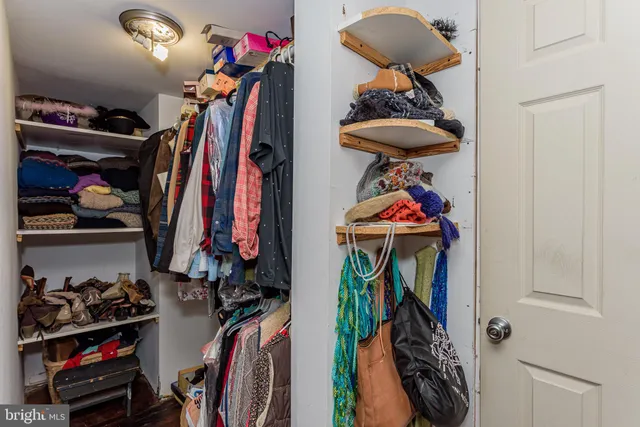 a view of a house with a yard and plants