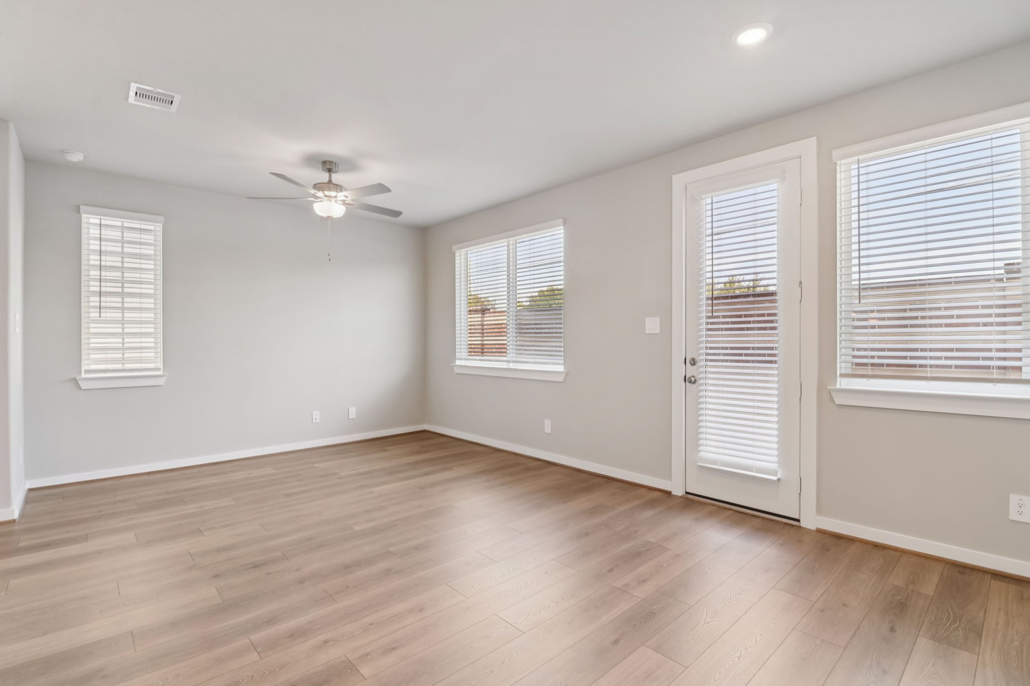 5933 Garnet Rdg Drive Houston, TX 77092 - Photo 3 of 28 Gallery Image 3