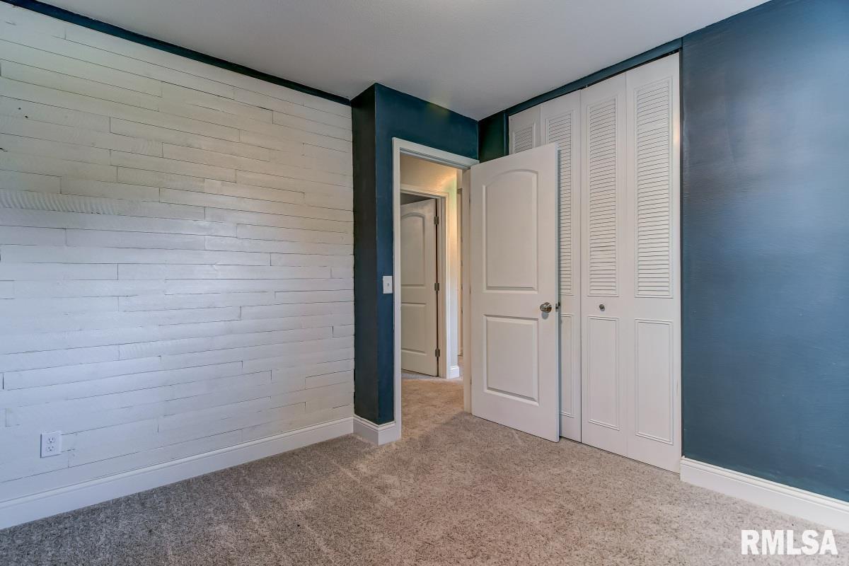 2449 East Griffiths Avenue Springfield, IL 62702 - Photo 13 of 28