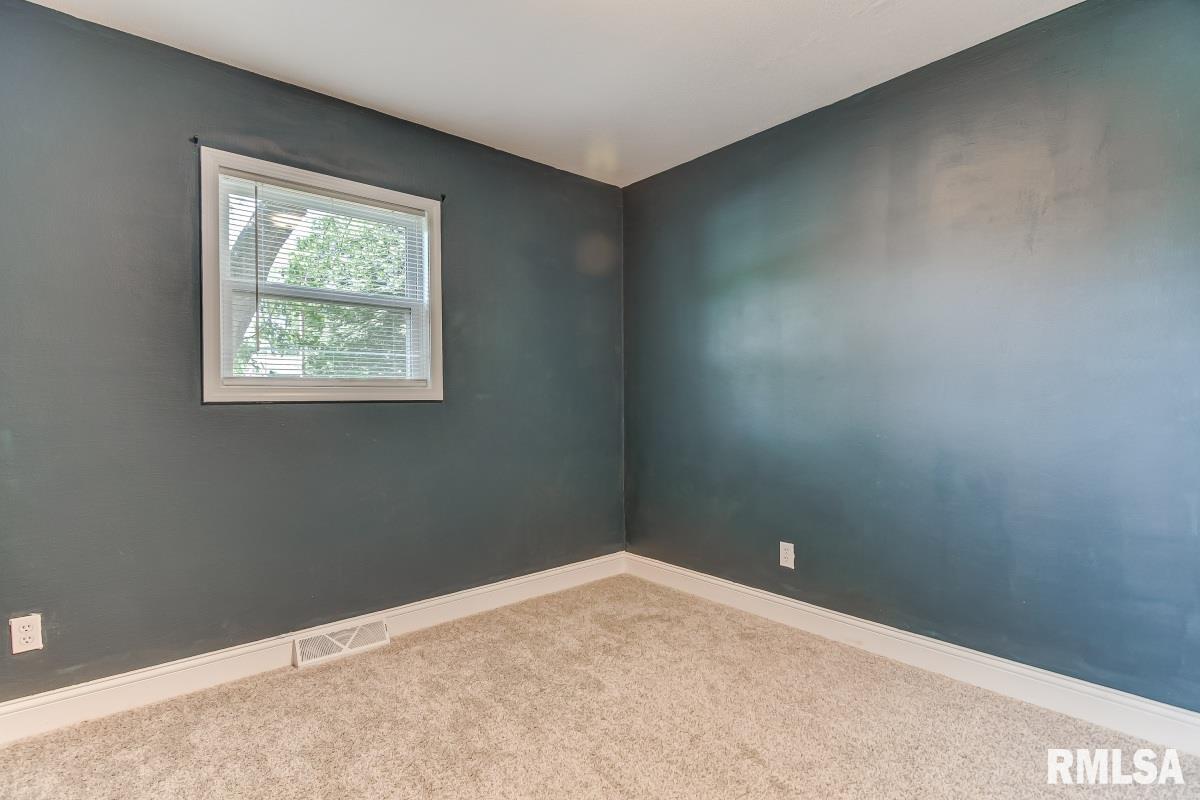 2449 East Griffiths Avenue Springfield, IL 62702 - Photo 15 of 28