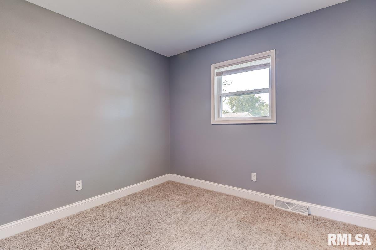 2449 East Griffiths Avenue Springfield, IL 62702 - Photo 17 of 28