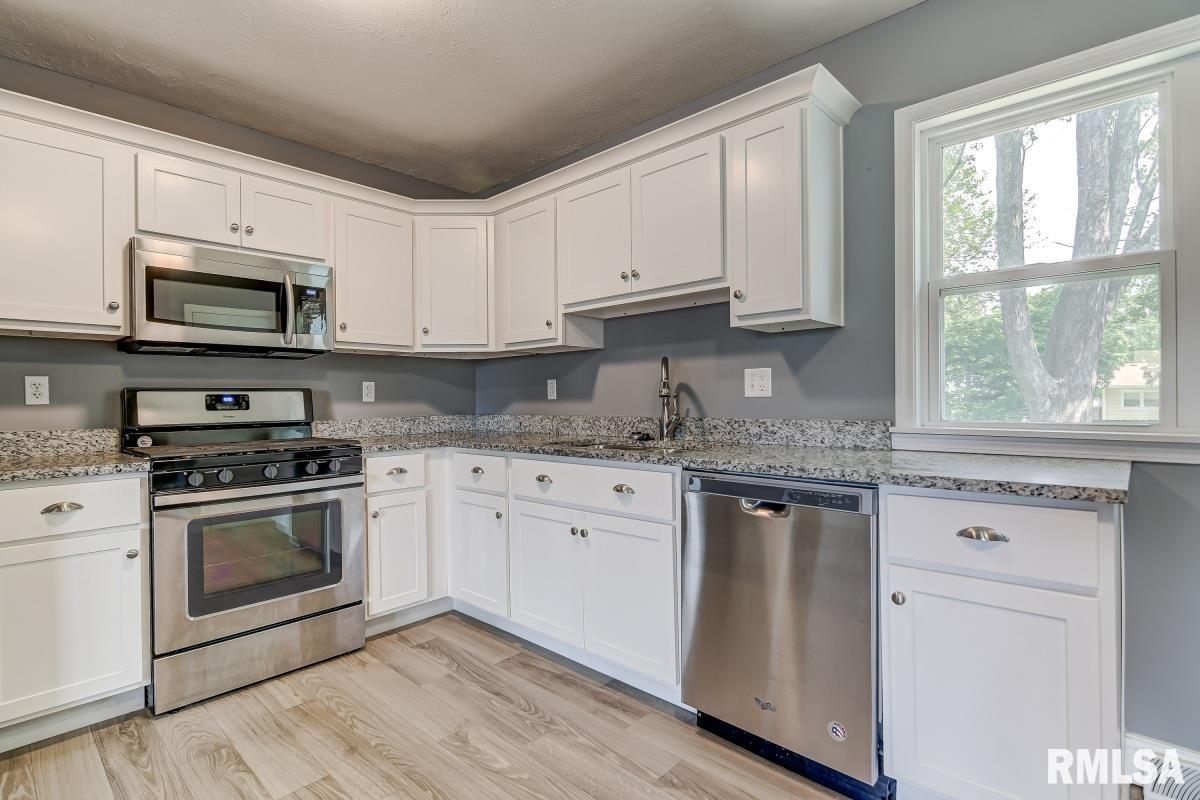 2449 East Griffiths Avenue Springfield, IL 62702 - Photo 7 of 28