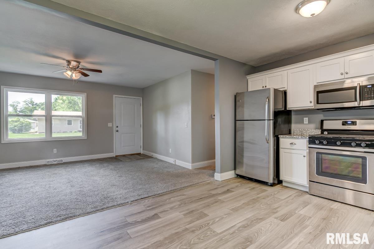 2449 East Griffiths Avenue Springfield, IL 62702 - Photo 8 of 28