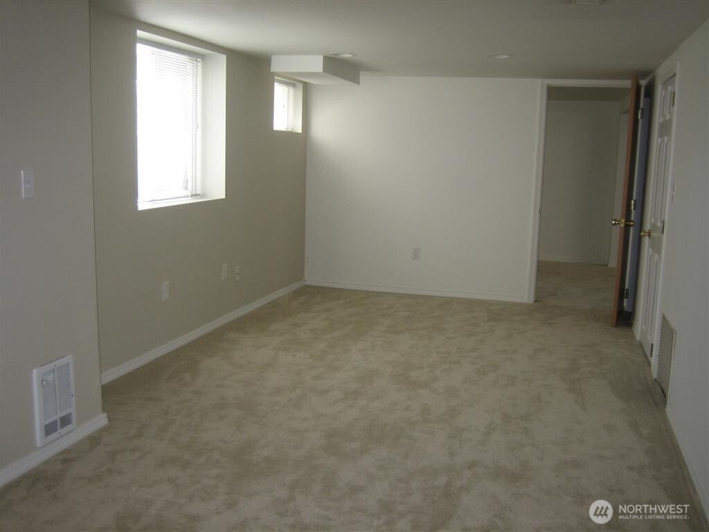 2219 Rockefeller Avenue Everett, WA 98201 - Photo 18 of 25