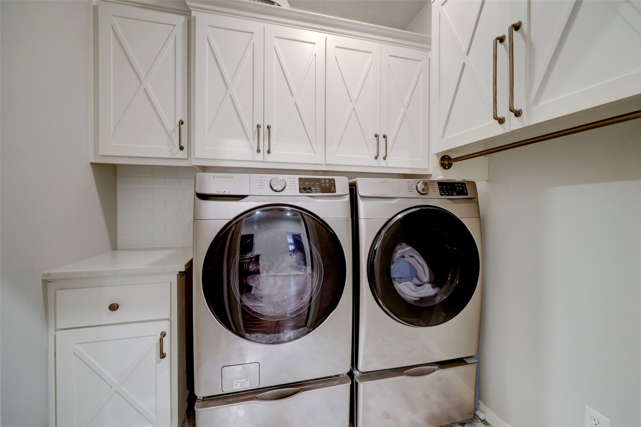4004 Childress Street Houston, TX 77005 - Photo 19 of 35 a utility room with dryer and washer