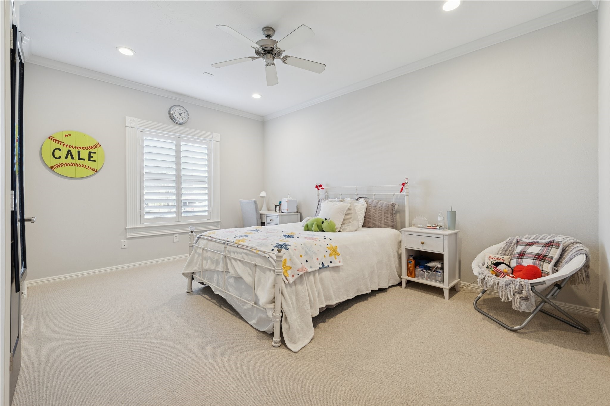 4004 Childress Street Houston, TX 77005 - Photo 23 of 35 a spacious bedroom with a bed and a window