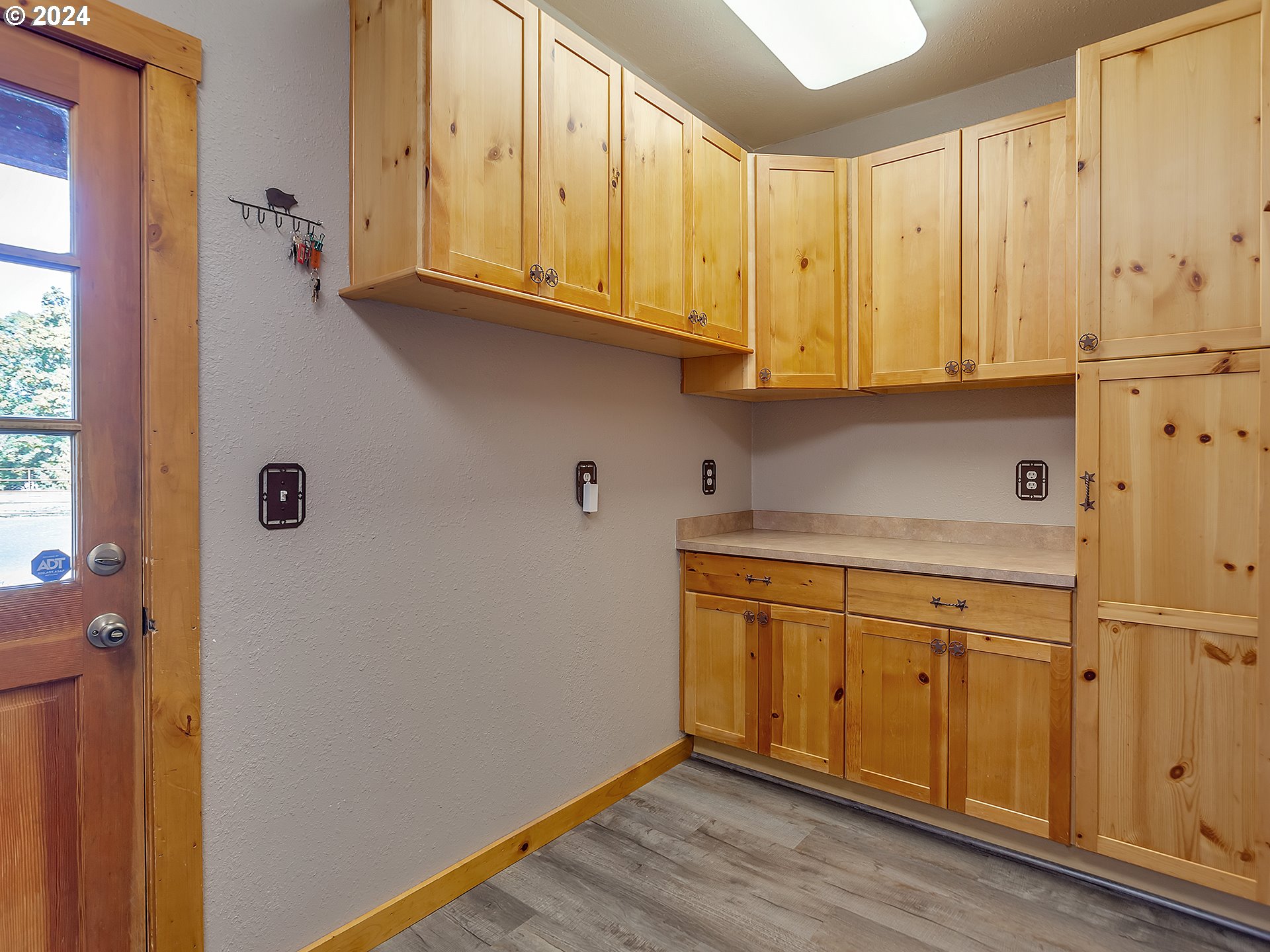 30410 Northwest 18th Place Ridgefield, WA 98642 - Photo 24 of 43 a view of cabinets and wooden floor