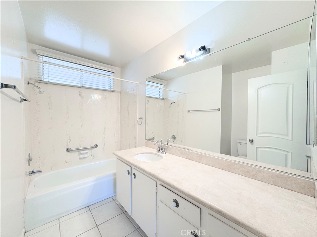 20722 Devonshire Street Chatsworth, CA 91311 - Photo 11 of 20