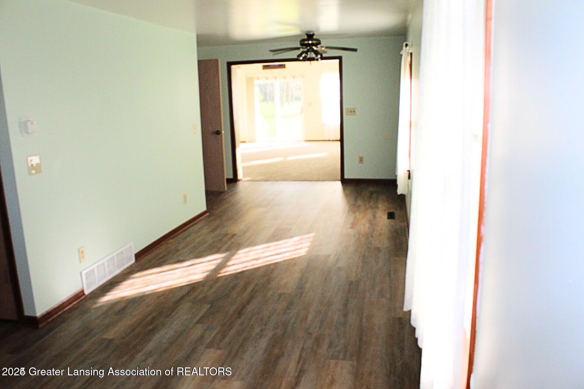 10122 Royston Road Grand Ledge, MI 48837 - Photo 7 of 29 20241016160338609972000000-o