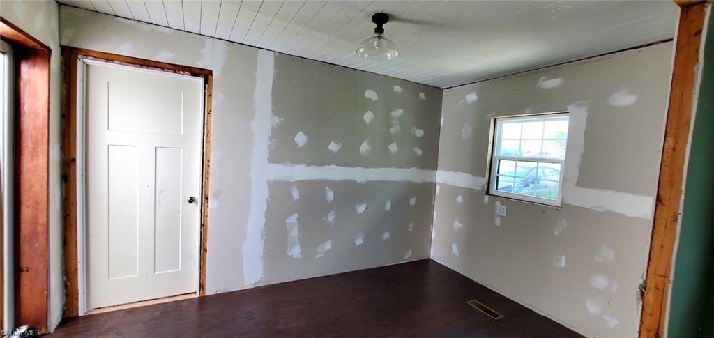 2185 Flat Rock Road Pinnacle, NC 27043 - Photo 4 of 26 Gallery Image 4